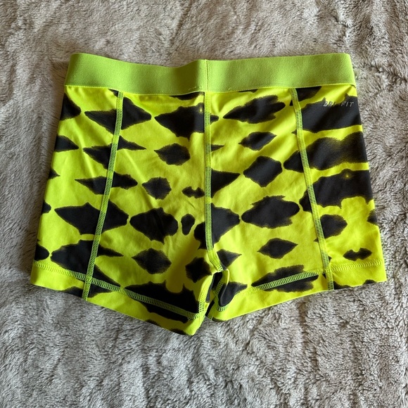Nike Compression Shorts Small - Picture 2 of 3